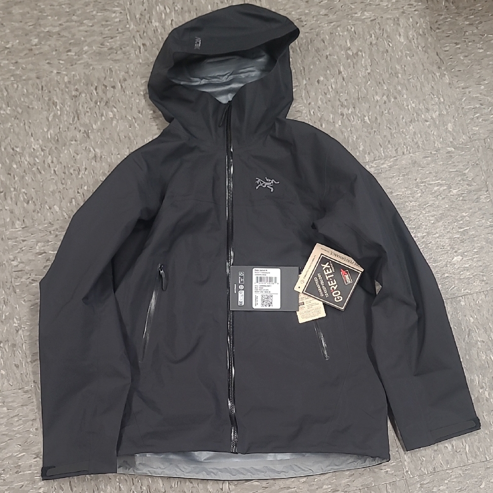 Arc'teryx Beta Jacket Women's - Black, Small - Season 2024